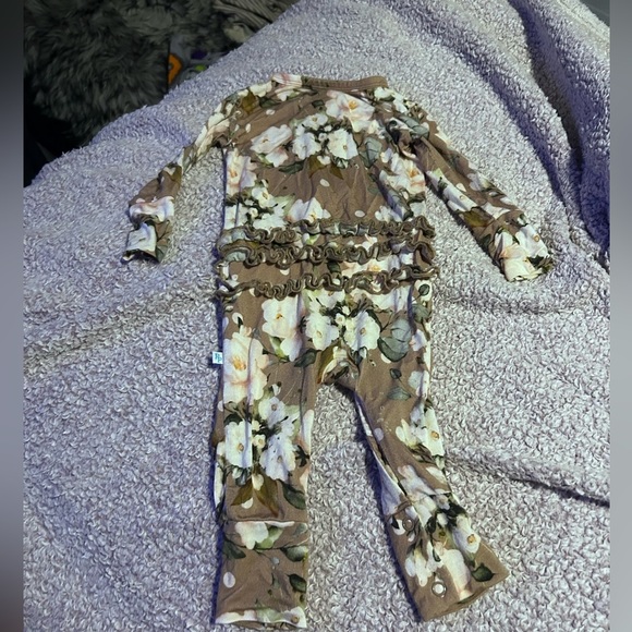 1/2 off w ♥️ Posh Peanut 6-9Mo, floral Ruffle Butt Romper Onesie bamboo - Picture 1 of 4
